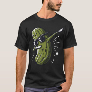 Augurk die Dabbingt met een Zonnebril Funny Dansen T-shirt