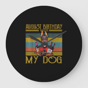 Augustus 2020 met mijn Doberman Pinscher Dog Grote Klok