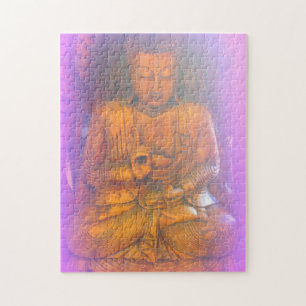 aura pourpre reposant le puzzle denteux de Bouddha