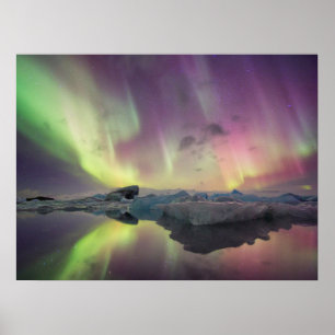 Aurora licht weerkaatst in lagune poster