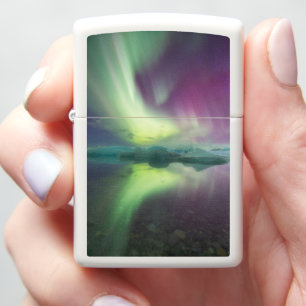 Aurora-lichten in lagune   Jokulsarlon, IJsland