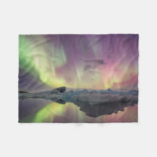 Aurora Lights Reflecteren in Lagoon Fleece Deken (Voorkant (Horizontaal))