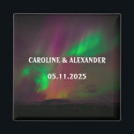 aurores boréales Aurora Borealis Mariage de ciel n<br><div class="desc">Lumières du Nord,  aimant Mariage Aurora Borealis. Ciel nocturne,  étoiles,  aimant de montagne. Personnalisez avec vos Noms et la date du Mariage.</div>