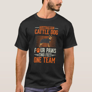 Australian Cattle Dog vier poten twee voeten één t T-shirt