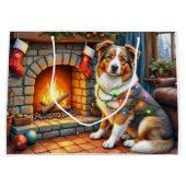 Australian Shepherd Fireplace with Christmas Light Groot Cadeauzakje (Voorkant)