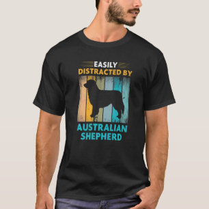 Australian Shepherd Gemakkelijk verstoord door hon T-shirt