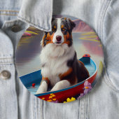 Australian Shepherd op Paddle: Een Schilderachtig Ronde Button 6,0 Cm (In situ)