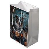 Australian Shepherd Riding Motorcycle Halloween Medium Cadeauzakje (Achterkant Gekanteld)