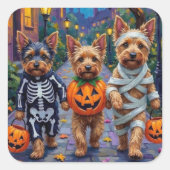 Australische Terriër Trick-or-Treating in Hallowee Vierkante Sticker (Voorkant)