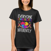 Autism Awareness  Everyone Communicates Differentl T-shirt (Voorkant)