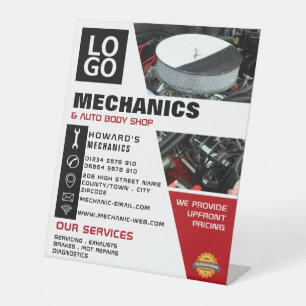 Auto-engine, automatische mechanische reparatie en reclamebord met voetstuk