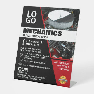 Auto-engine, automatische mechanische reparatie en reclamebord met voetstuk