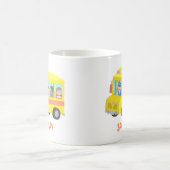 Autobus scolaire jaune mignon et tasse heureuse (Centre)