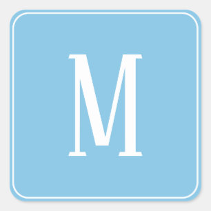 Autocollant carré blanc sur fond bleu clair avec m