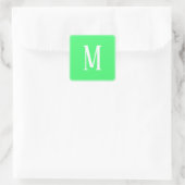 Autocollant carré blanc sur fond vert clair avec m (Sac)
