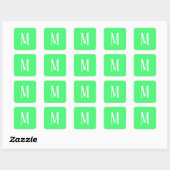 Autocollant carré blanc sur fond vert clair avec m (Feuille)