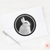 Autocollant de lapin blanc étrange (Enveloppe)
