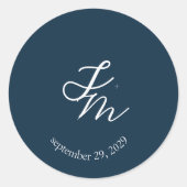 Autocollant de mariage à monogramme script marine (Devant)
