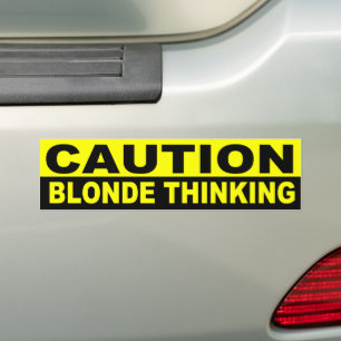 AUTOCOLLANT DE VOITURE ATTENTION, PENSÉE BLONDE