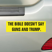 AUTOCOLLANT DE VOITURE LA BIBLE NE DIT PAS DES ARMES ET TRUMP (En voiture)
