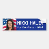 Autocollant De Voiture Nikki Haley - Photo de campagne avec drapeau améri (Devant)