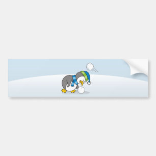 Autocollant De Voiture Petit manchot obtenant une boule de neige
