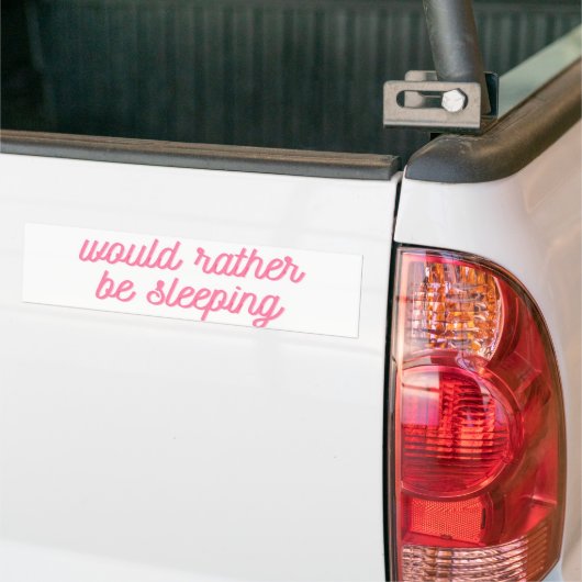 Autocollant De Voiture Préférerait Dormir | Drôle Cursive Rose (Sur camion)