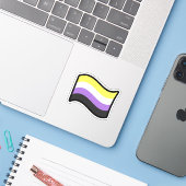 Autocollant du drapeau mignon non binaire (Ordinateur portable avec iPhone)