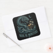 Autocollant Here Be Monsters (Enveloppe)