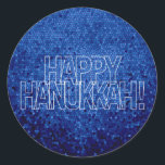 Autocollant heureux de Hanoukka<br><div class="desc">Hanoukka heureux ! sur l'arrière - plan géométrique bleu.</div>