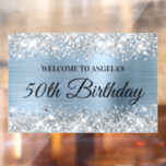 Autocollant Pour Fenêtre Glittery Silver Light Blue 50th Birthday Welcome<br><div class="desc">Créez votre propre signe de cling de la fenêtre de célébration d'anniversaire pour votre ami ou parent. Customisez l'élégante calligraphie moderne avec une police moderne de style casquette. L'arrière - plan dispose d'une parties scintillant en argent scintillant sur le bord supérieur avec un graphisme en art numérique métallique clair et...</div>