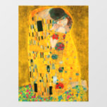 Autocollant Pour Fenêtre Gustav Klimt Le Baiser<br><div class="desc">Cling de fenêtre avec peinture à l’huile de Gustav Klimt avec feuille d’or The Kiss (1908). Un homme et une femme,  aux couleurs dorées brillantes,  embrassent et embrassent avec amour dans un champ de fleurs. Un grand cadeau pour les amateurs d'art Art Nouveau et autrichien.</div>