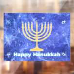 Autocollant Pour Fenêtre Hanoukka Snowstorm Menorah<br><div class="desc">Une menorah Hanoukka en or brillant et un texte "Happy Hanoukka" en bleu et blanc brillant superposé sur une image fractale bleue et blanche qui rappelle les flocons de neige dans une tempête. Chag Sameach !</div>