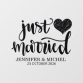 Autocollant Pour Fenêtre Just Married romantic black script wedding car (Feuille)