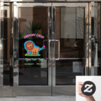 Lion joyeux avec dessin animé de papillon