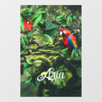 Parrot écarlate macaw dans la jungle avec des fleu