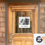 Autocollant Pour Fenêtre Photo simple, moderne personnalisée pour animaux d<br><div class="desc">Ajoutez votre propre photo et texte pour créer une fenêtre unique accrochée pour votre maison ou votre voiture. Ce cling est prêt à être customisé avec votre photo et vos propres noms ou message en lettres de style machine à écrire noir en détresse. Le style simple, moderne, noir et blanc...</div>