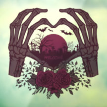 Skeleton tient le coeur autour du cimetière avec d