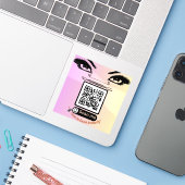 Autocollant QR Code Rose Élégant – Réservez Mainte (Ordinateur portable avec iPhone)