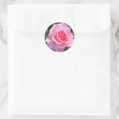 Autocollant rond avec belle rose rose (Sac)