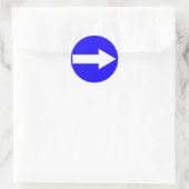 Autocollant rond avec flèche à droite (Sac)