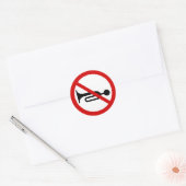 Autocollant rond avec signe interdit corne. (Enveloppe)
