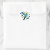 Autocollant rond classique Merci coloré (Sac)