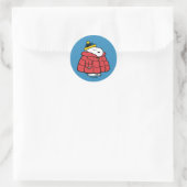 Autocollant Rond Classique Snoopy Hiver en Manteau (Sac)