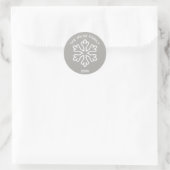 Autocollant rond flocon de neige nom/année gris (Sac)