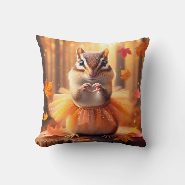 Autumn Chipmunk met een Oranje Tutu Kussen (Voorkant)