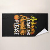 Autumn leaves and pumkins please funny halloween (Serviette de bain)