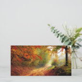 Autumn Leaves en Trees die Dirt Road bedekken (Staand voorkant)