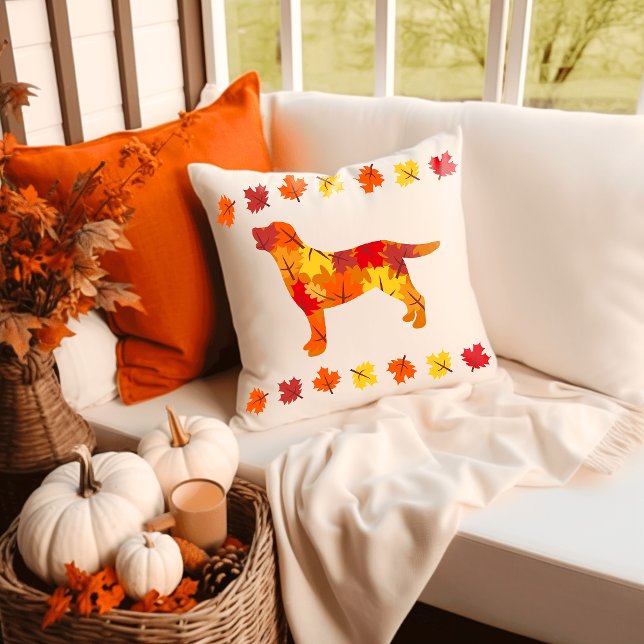 Autumn Leaves Labrador Retriever Silhouette Kussen (Autumn Leaves Labrador Silhouette Pillow for Labrador lovers.  Gift Idea for dog moms.)