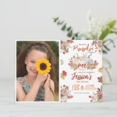 Autumn Little Pumpkin draaien een Herfst Verjaarda Kaart (Staand voorkant)